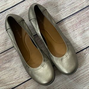 Easy Spirit Size 8 Metallic Ballet Flat Like New